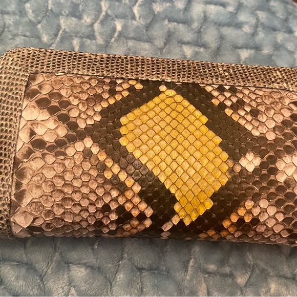 Gorgeous REAL python snake wallet. colors, one side yellow & the other blue - Picture 3 of 8